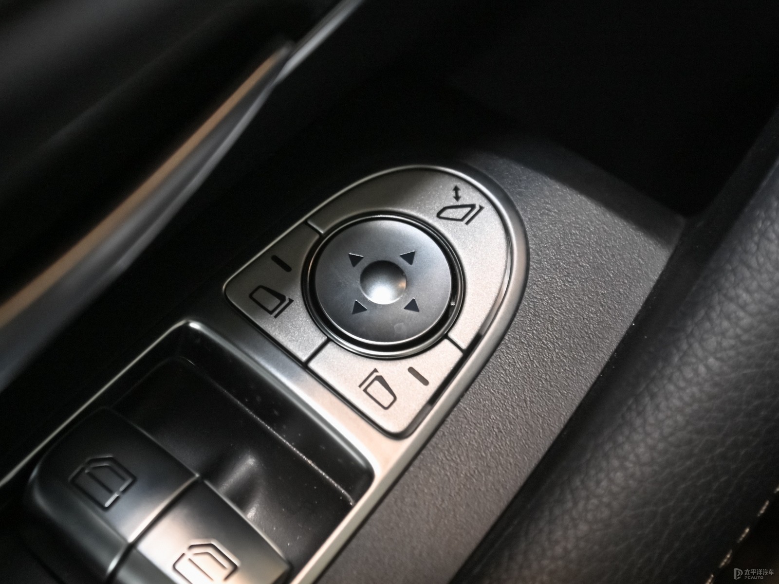 優雅與動感交融 2021款奔馳E級（進口）E 260 轎跑車內飾探秘